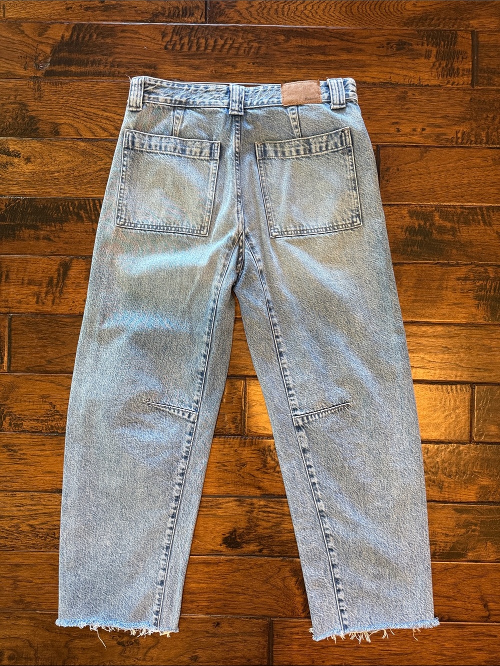 Madewell Darted Barrel Leg button-fly jeans with raw hem - Picture 2 of 2